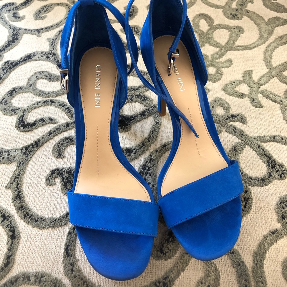 Gianni Bini blue heels